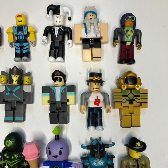 Lot of 20 Roblox Action Figures - Like New Condition - Picture 3 of 5